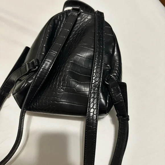 Guess mini backpack - Picture 3 of 3